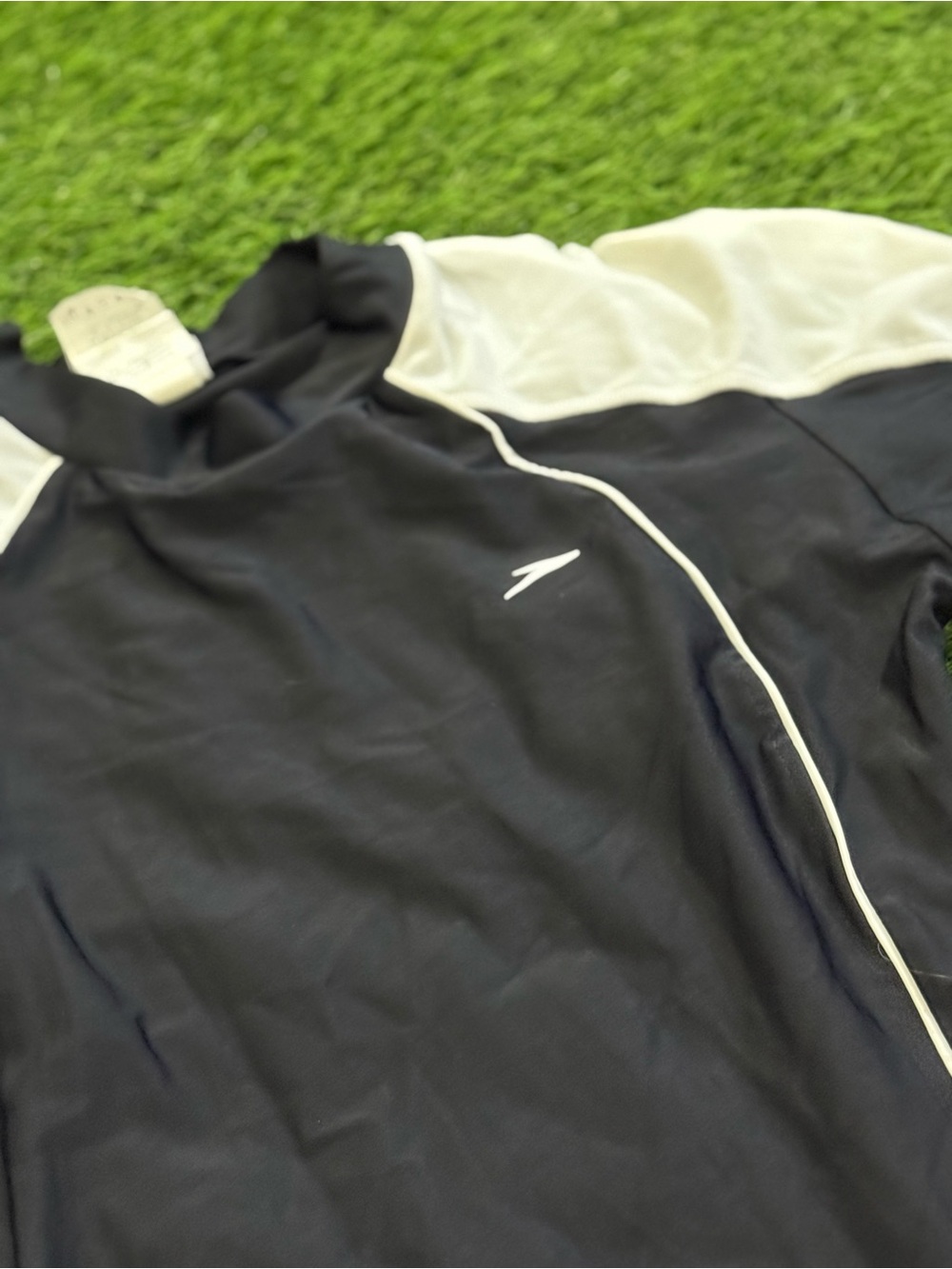 Speedo Swim Top Rashguard - Picture 2 of 3